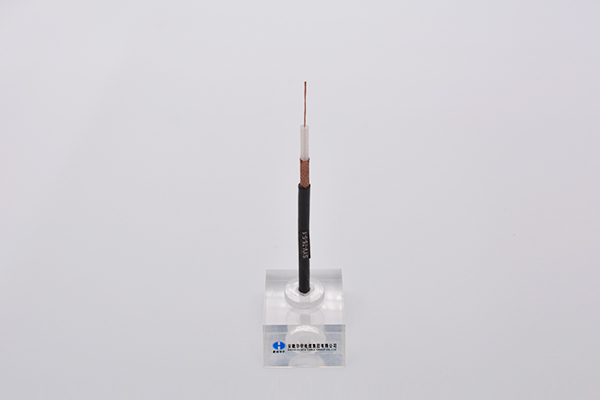 實(shí)芯聚乙烯絕緣聚氯乙烯護(hù)套射頻電纜